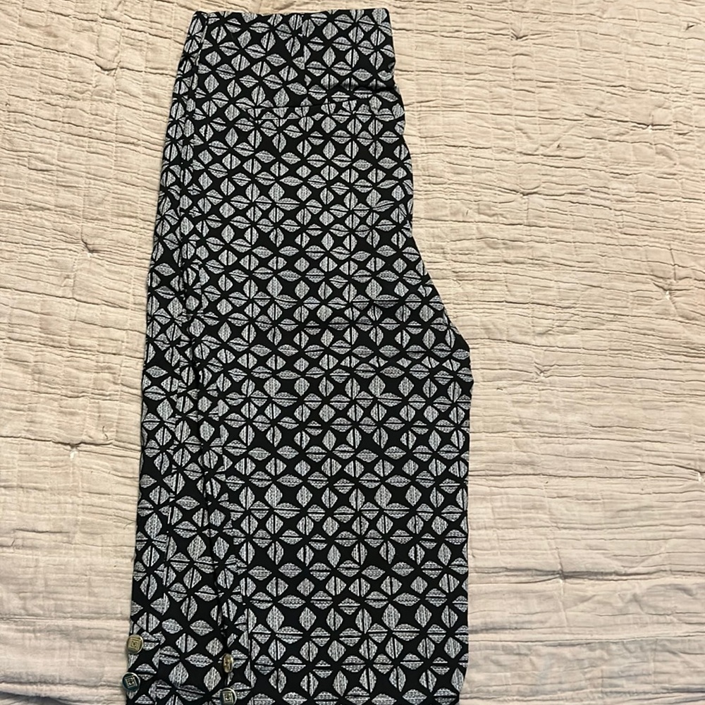 Liz Claiborne capris